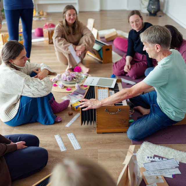 harmoniumworkshop_harmonium_schueler_mantra